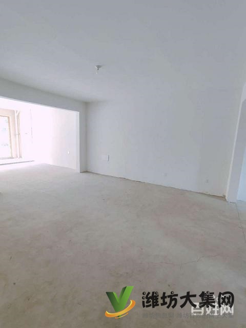 玫瑰公館一樓帶大院！送城市會(huì)客廳！三居，更名貸款，