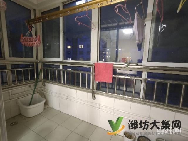 南關小學附近電梯洋房四樓精裝三室